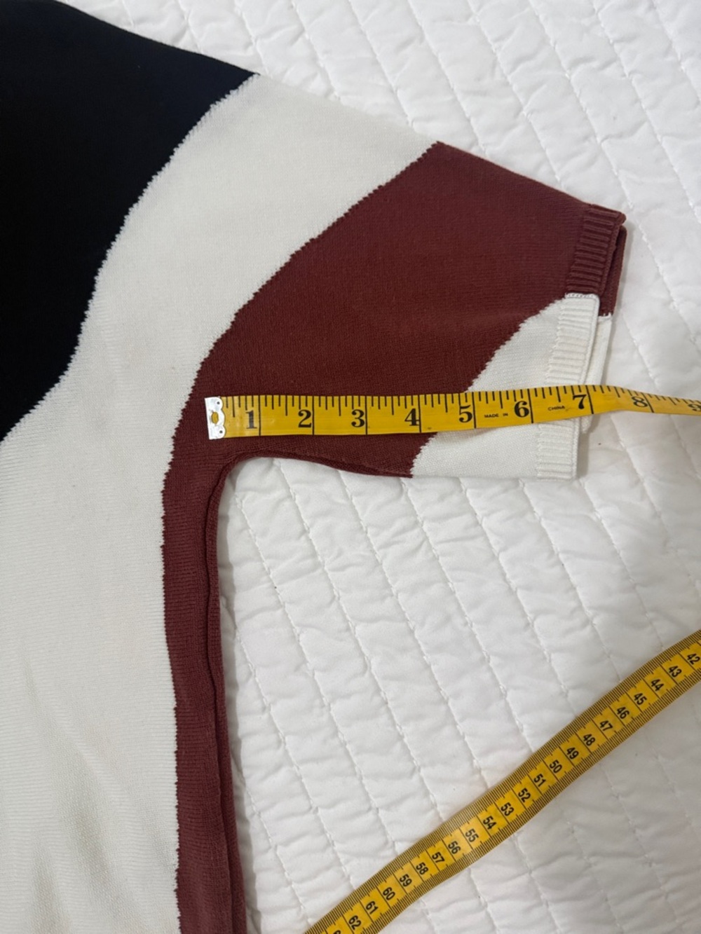 Chicos Short Sleeve, V Neck Sweater in size 1 (8) - Picture 7 of 7